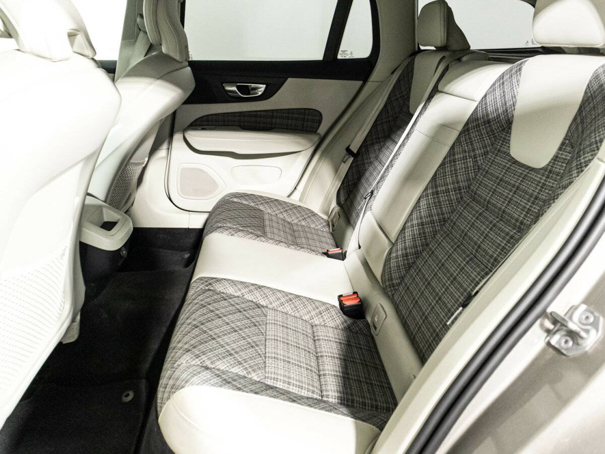 Volvo V60 Cross Country, 2020 Фото №10