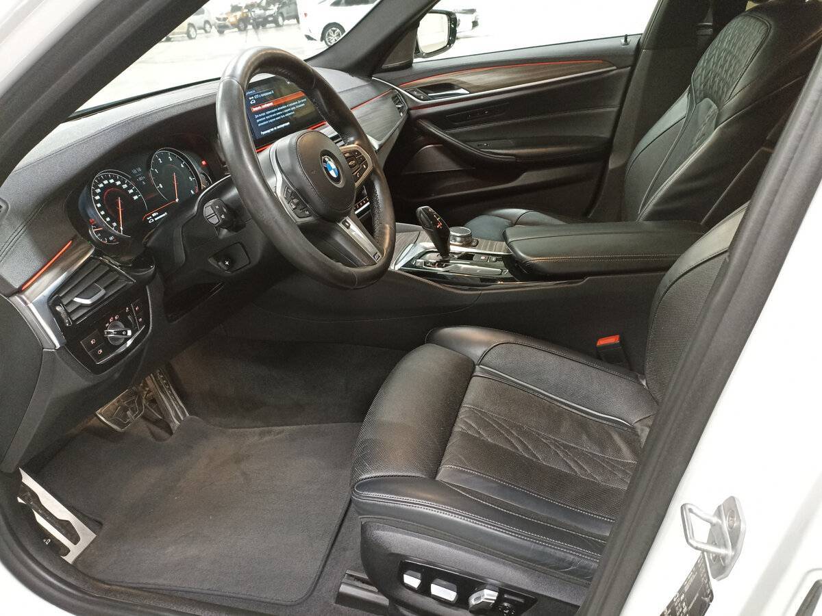 BMW 5 серии 530d xDrive, 2018 Фото №16