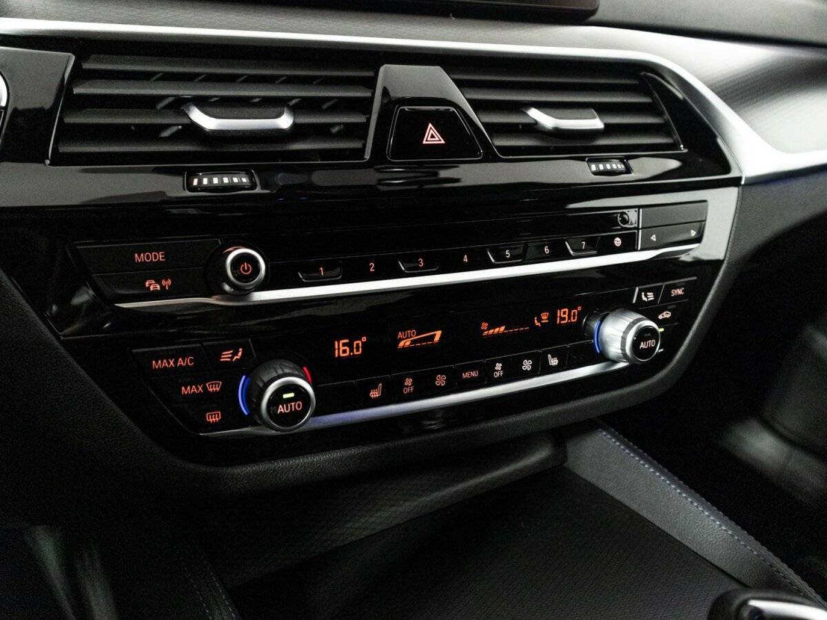 BMW 5 серии 520d xDrive, 2020 Фото №14