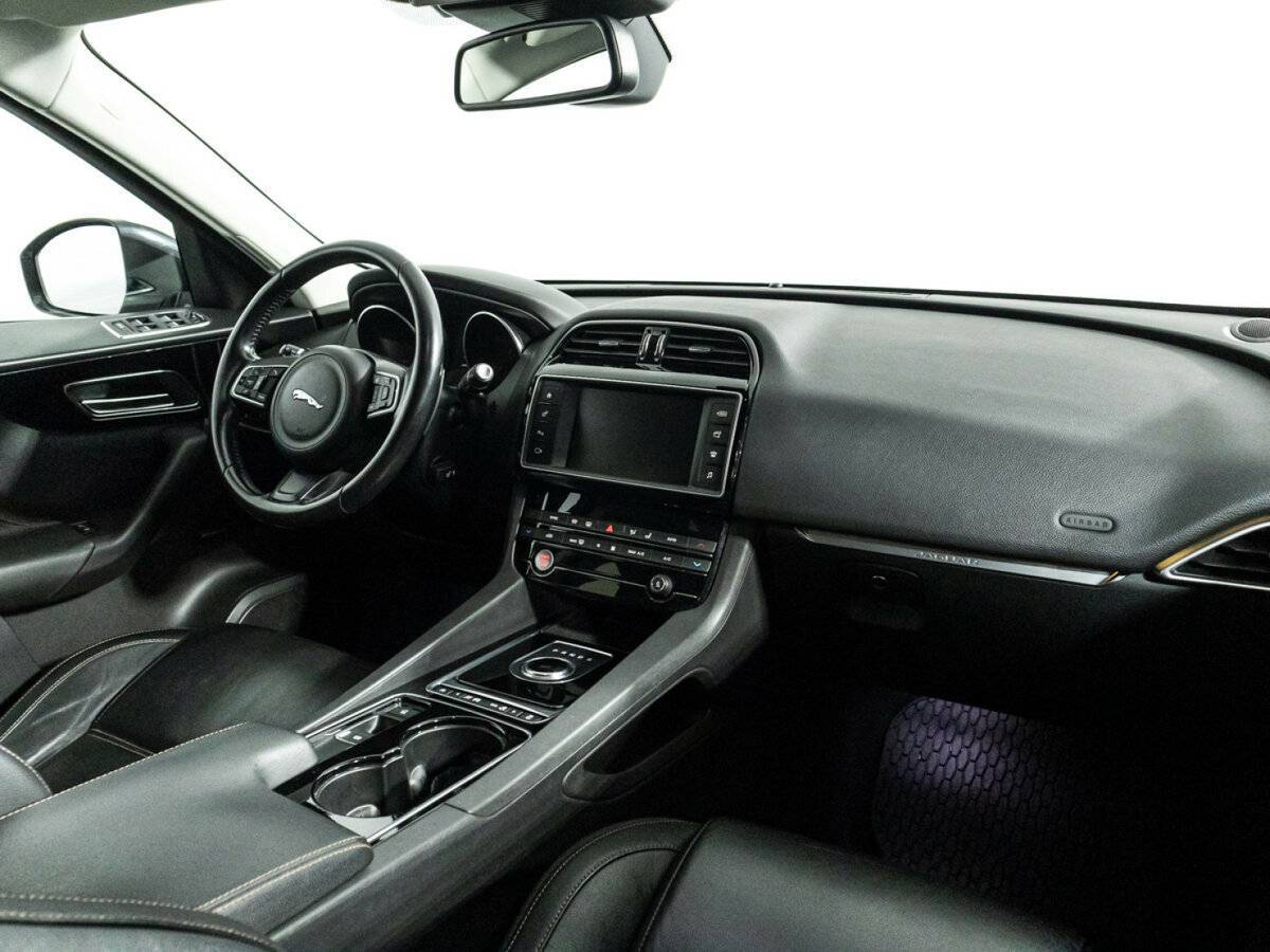Jaguar F-Pace, 2017 Фото №9