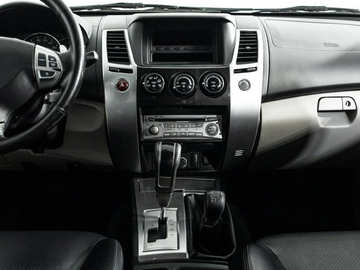 Mitsubishi Pajero Sport, 2011 Фото №14
