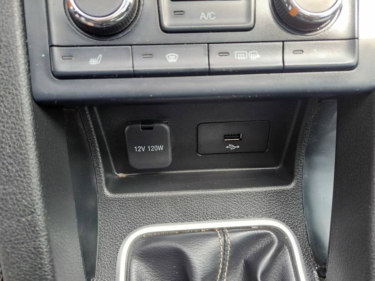 FAW Besturn X40, 2021 Фото №21