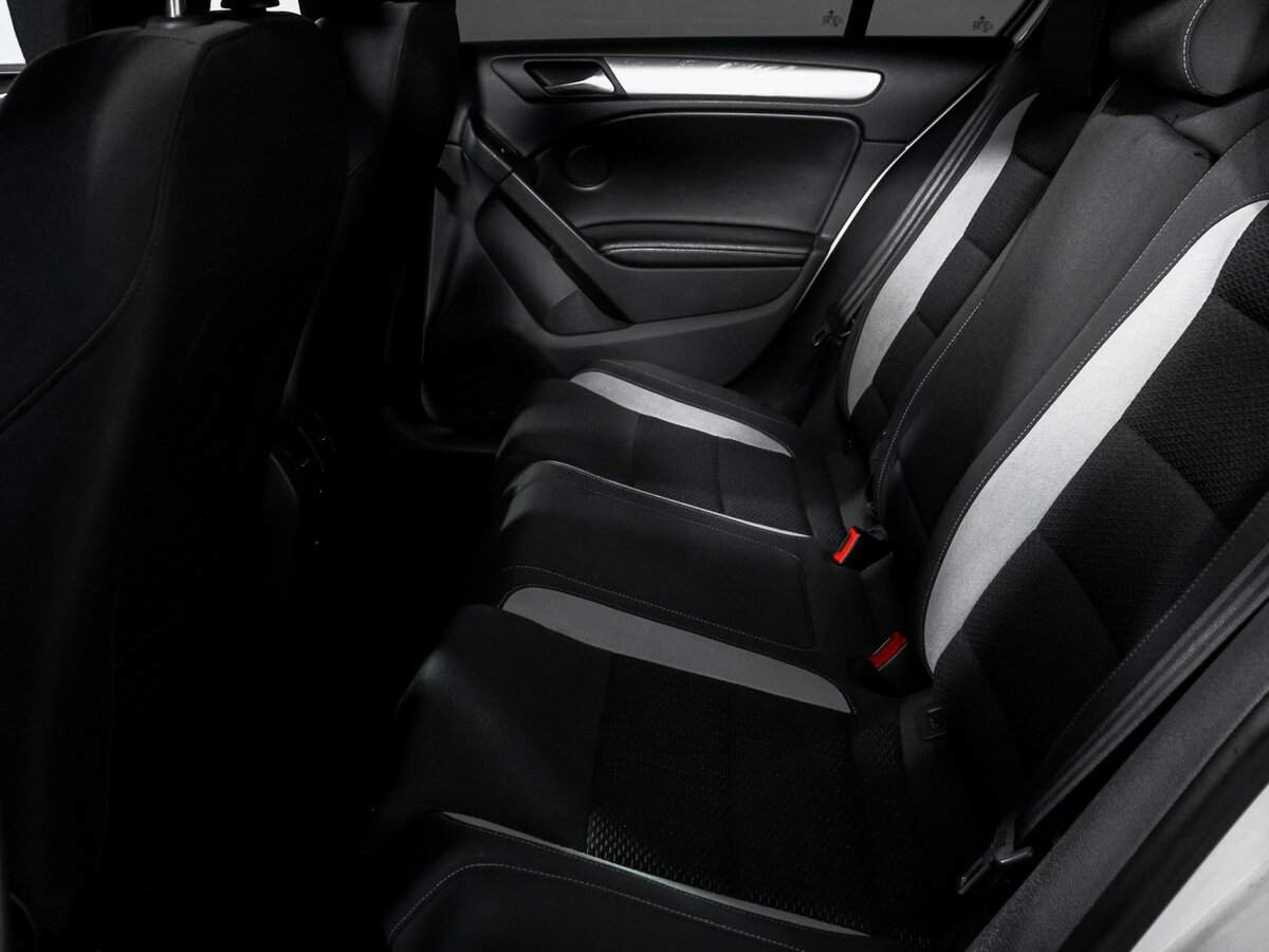 Volkswagen Golf R, 2012 Фото №10