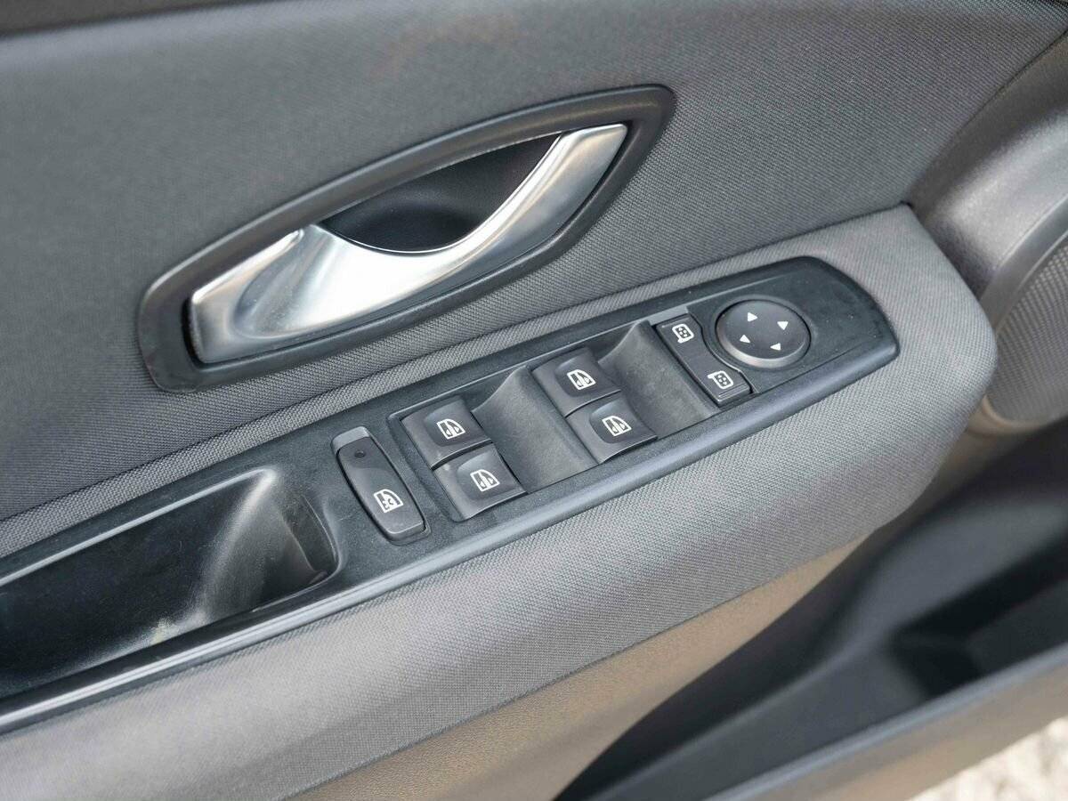 Renault Fluence, 2010 Фото №16