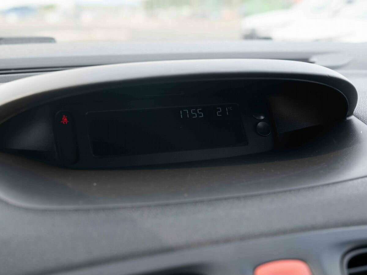 Renault Fluence, 2010 Фото №17