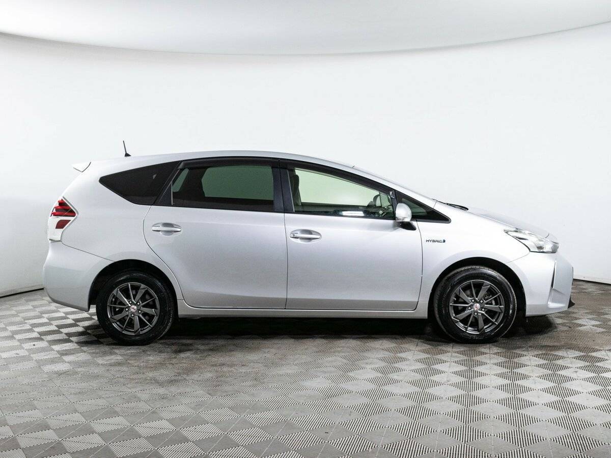 Toyota Prius Alpha, 2017 - 108 500 км. | Фото №4