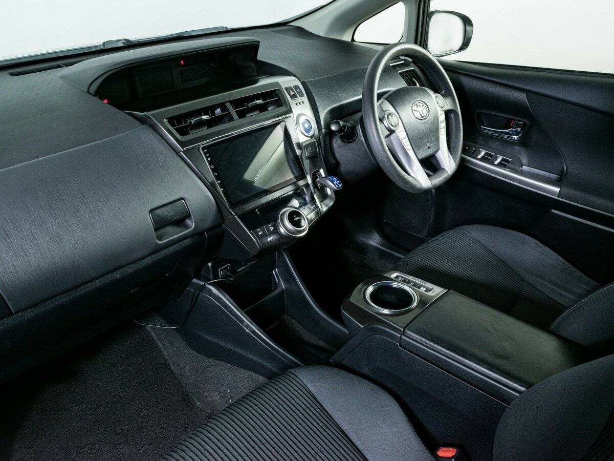 Toyota Prius Alpha, 2017 Фото №10