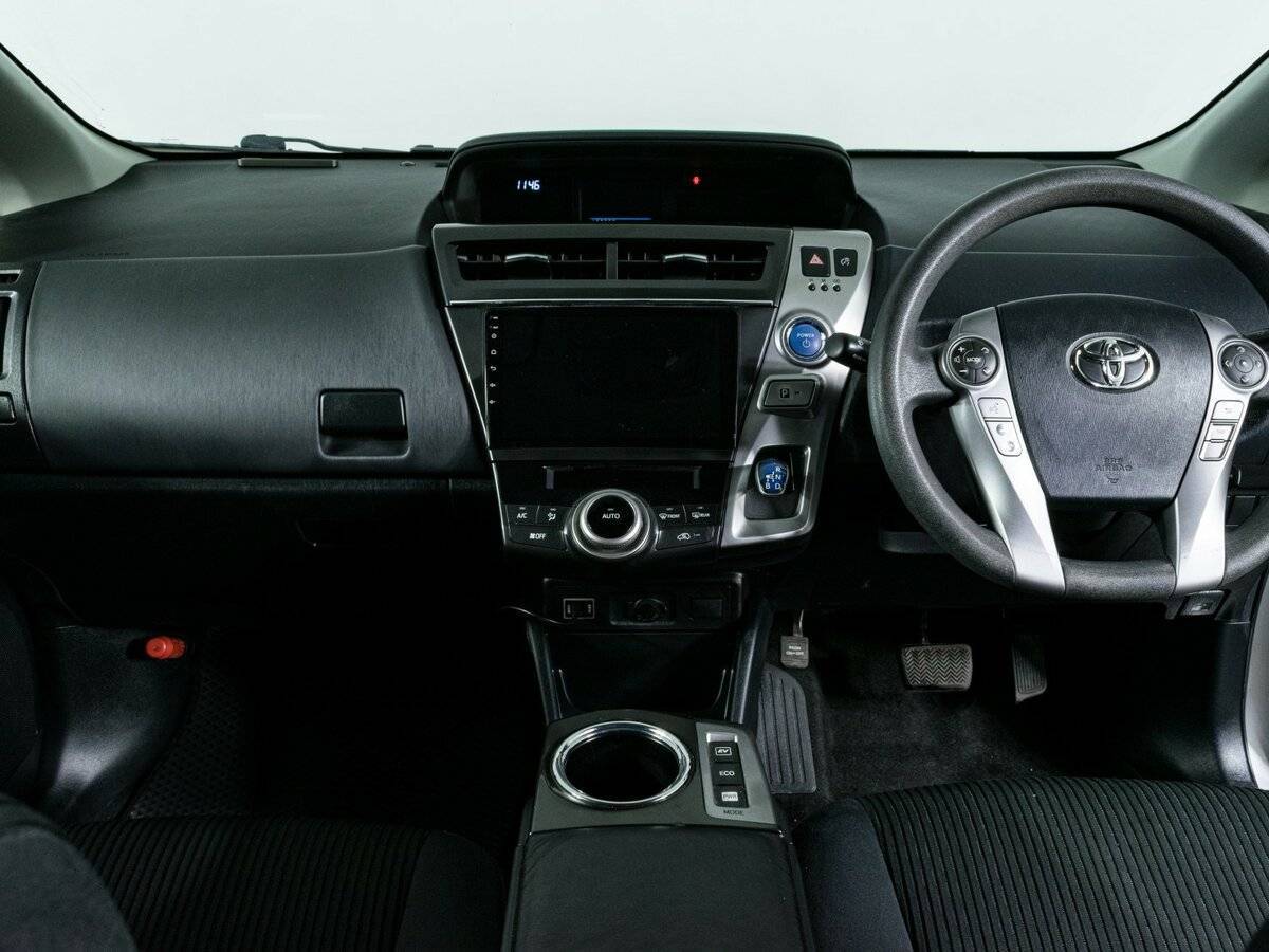 Toyota Prius Alpha, 2017 Фото №11