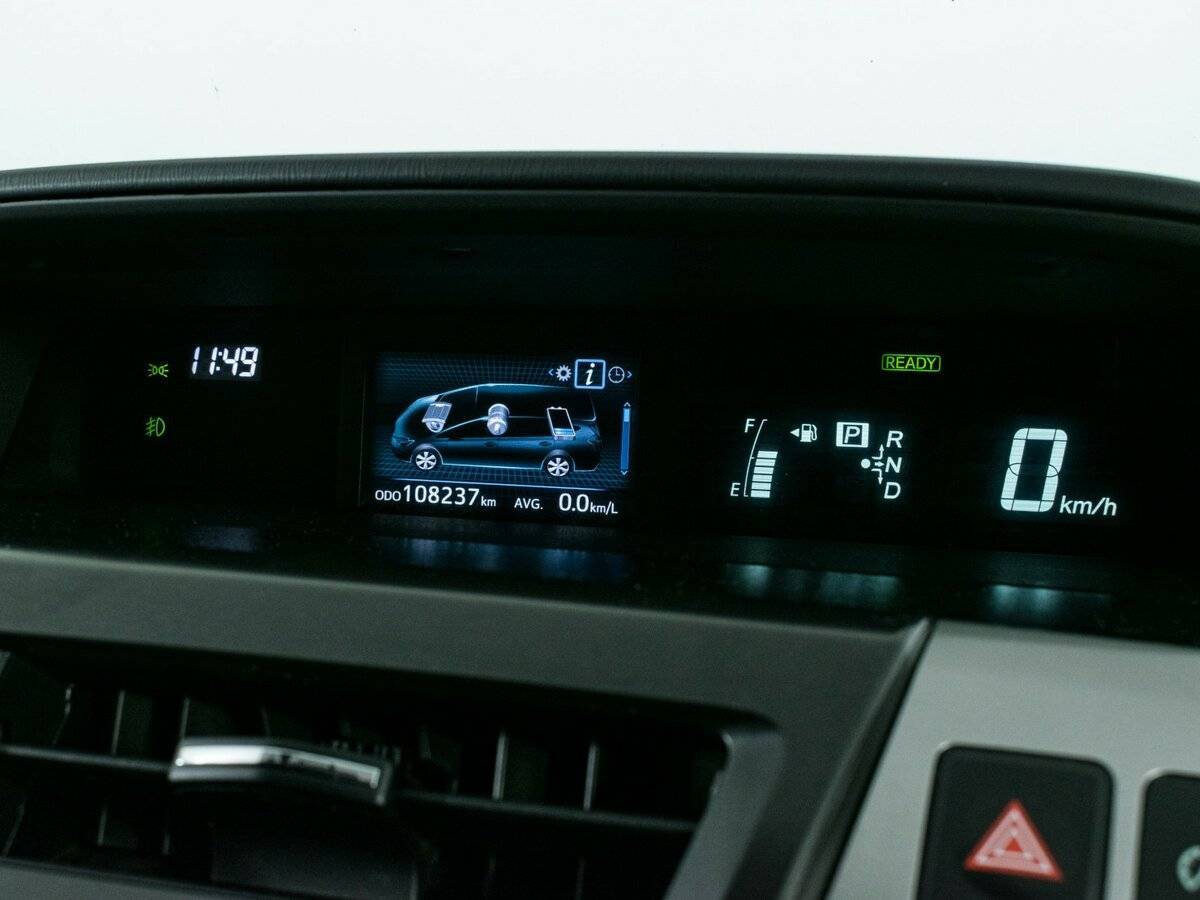 Toyota Prius Alpha, 2017 Фото №13