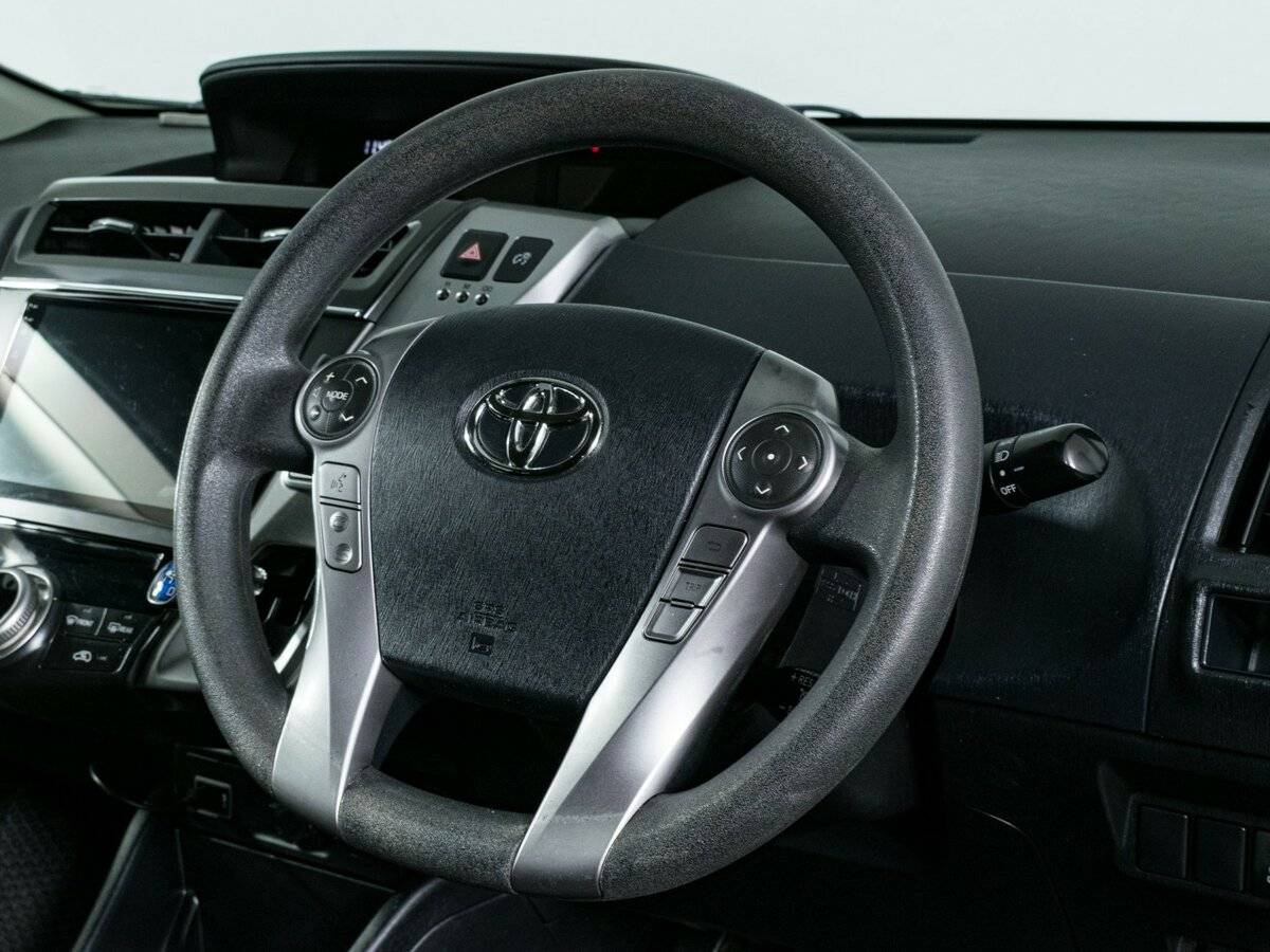 Toyota Prius Alpha, 2017 Фото №14