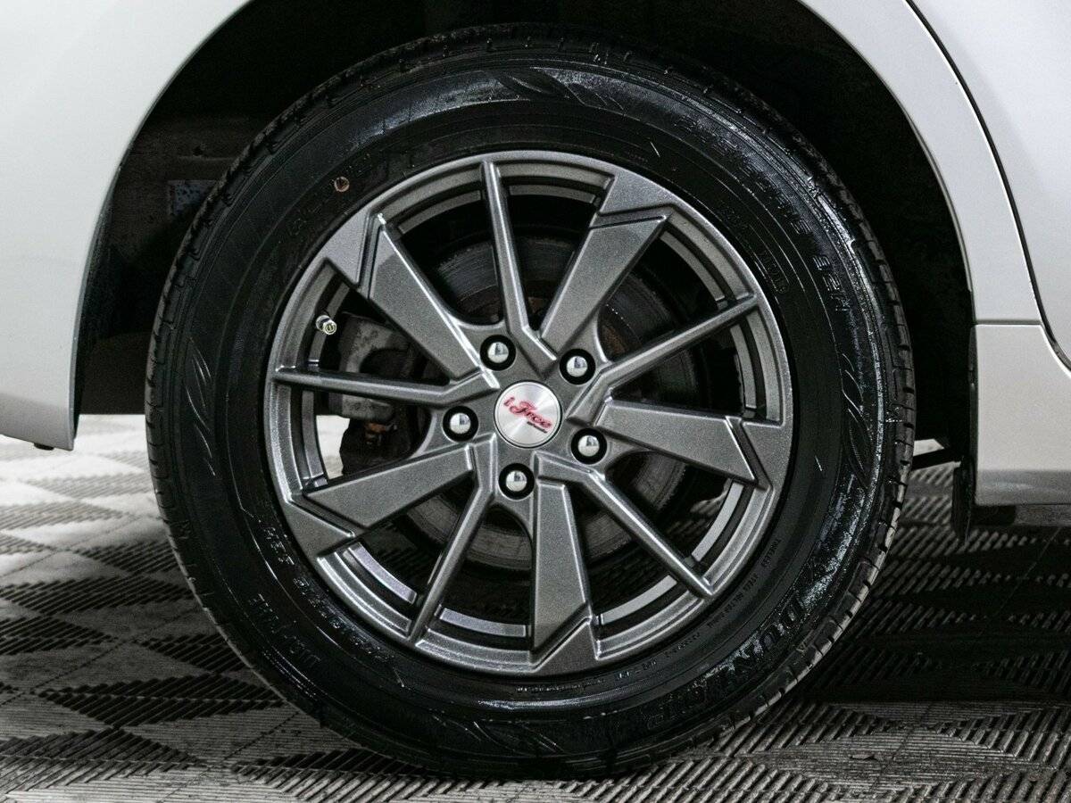 Toyota Prius Alpha, 2017 Фото №19