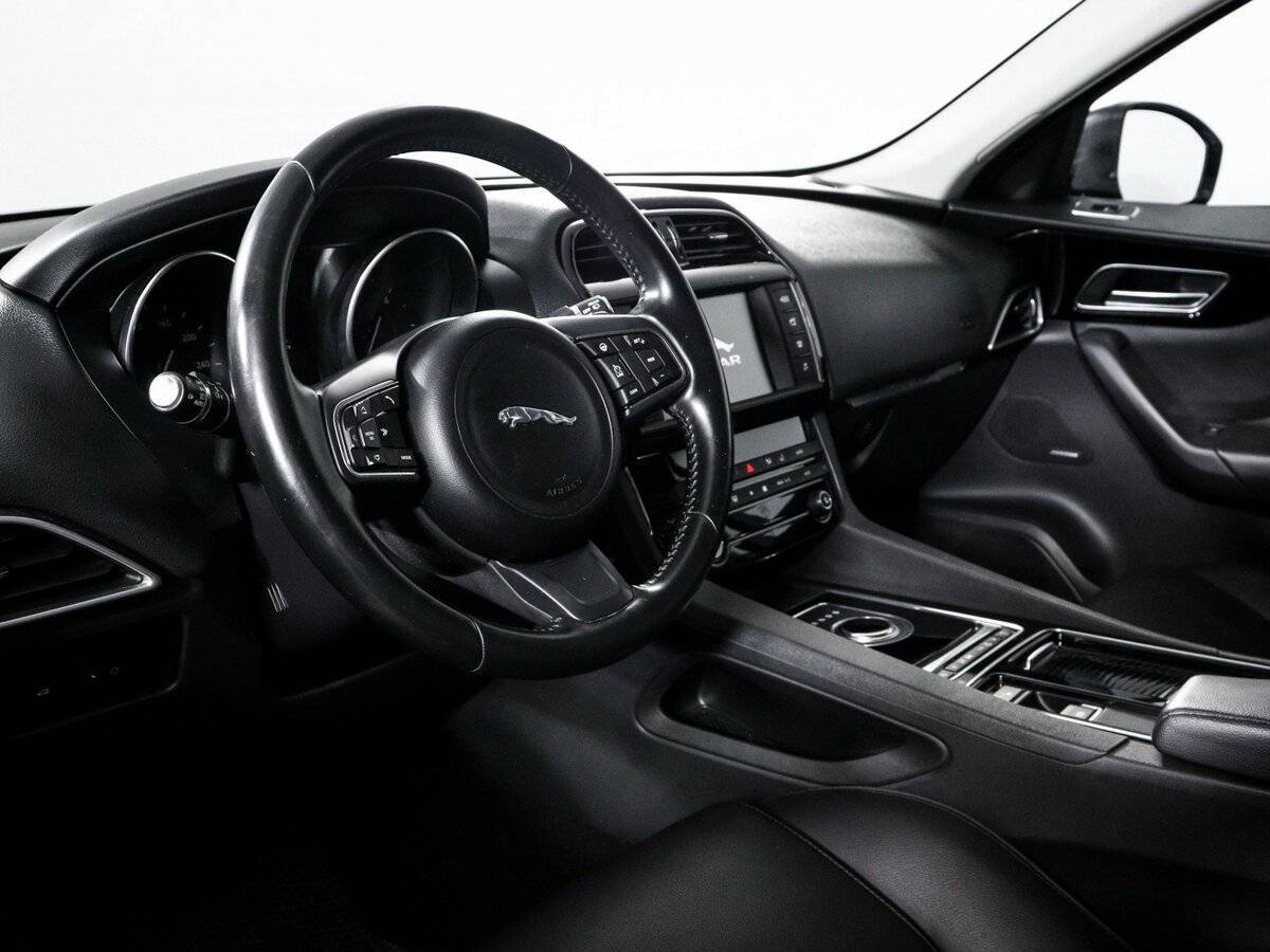 Jaguar F-Pace, 2016 Фото №10