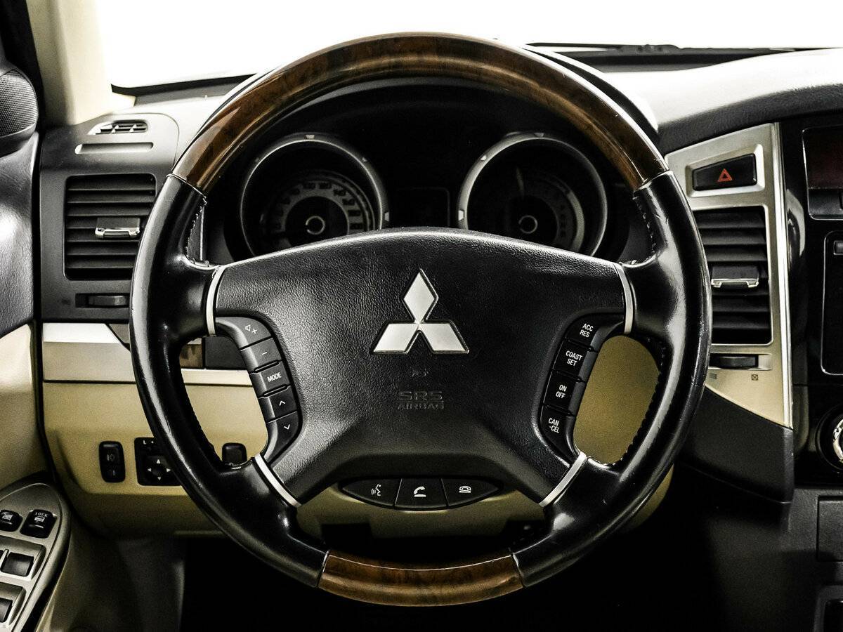 Mitsubishi Pajero, 2017 Фото №12