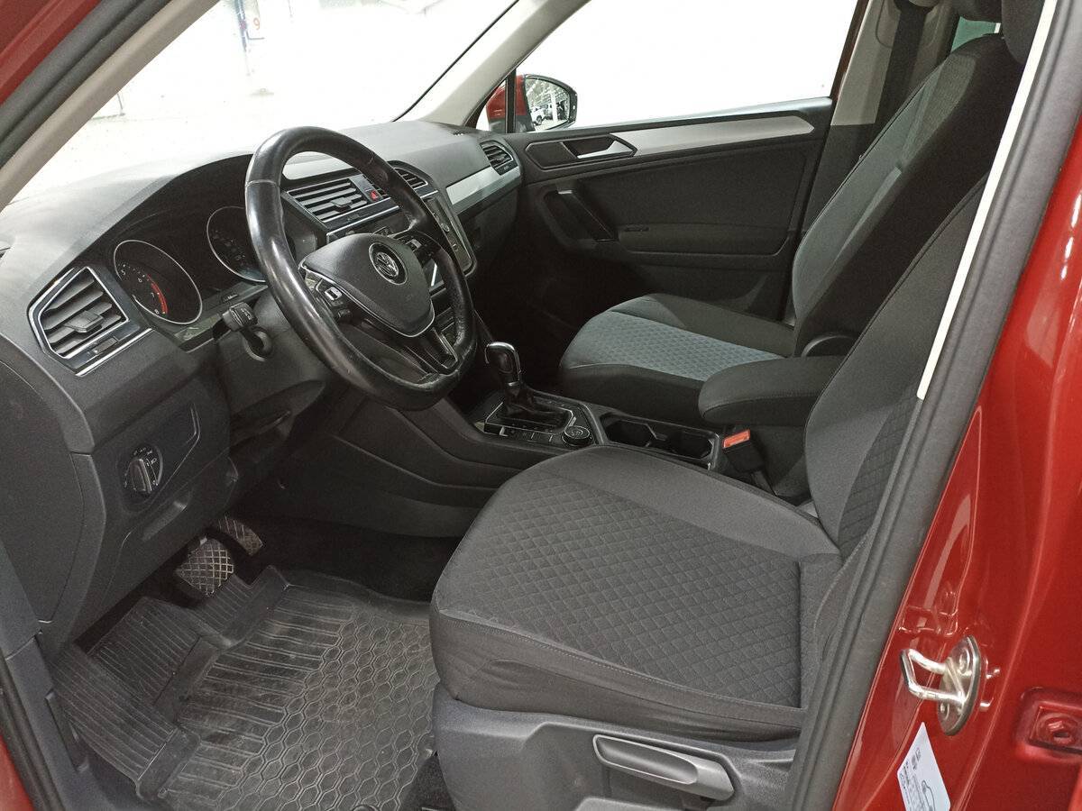 Volkswagen Tiguan, 2018 Фото №16