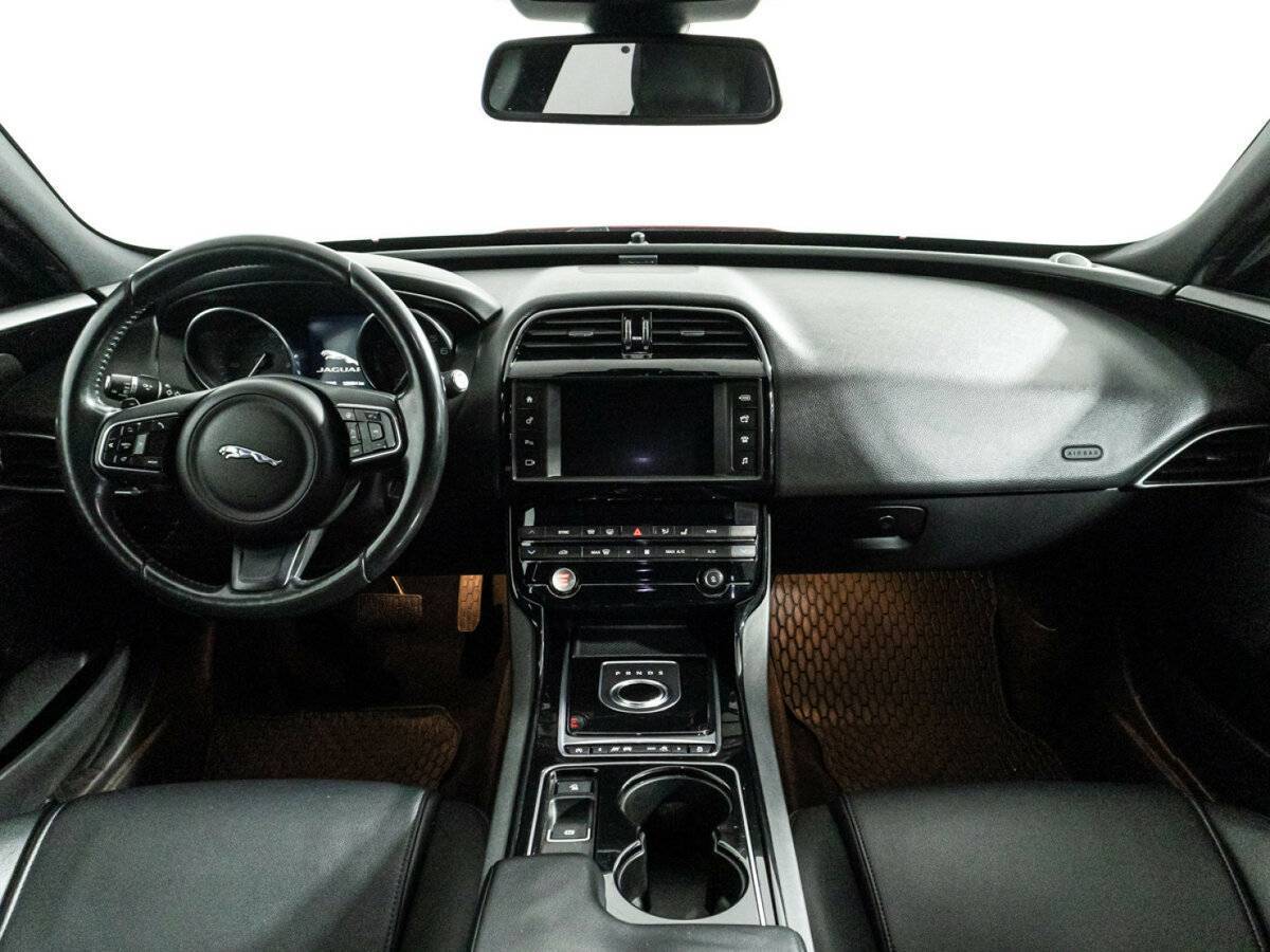 Jaguar XE, 2016 Фото №13