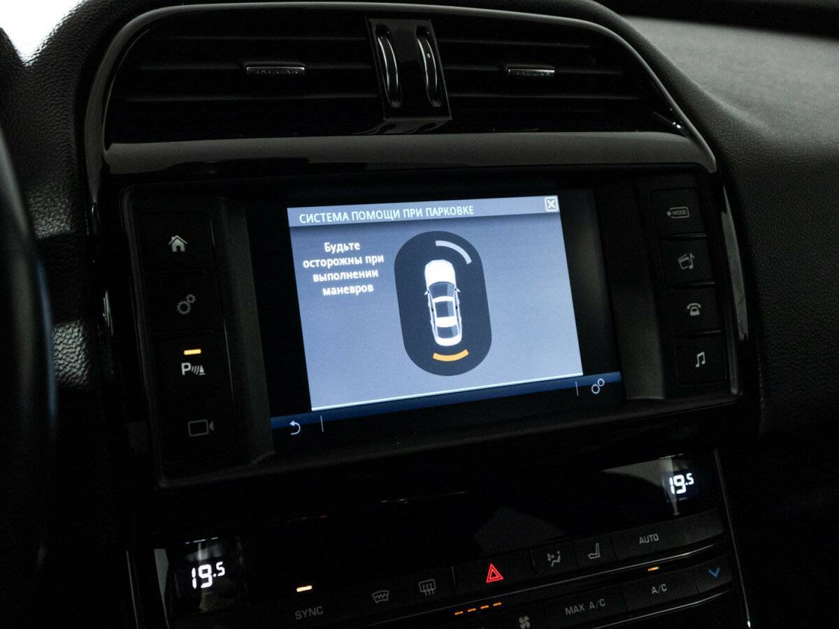 Jaguar XE, 2016 Фото №16