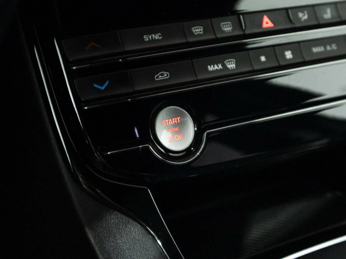 Jaguar XE, 2016 Фото №19