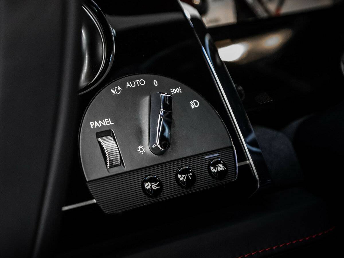 Rolls-Royce Wraith, 2018 Фото №27