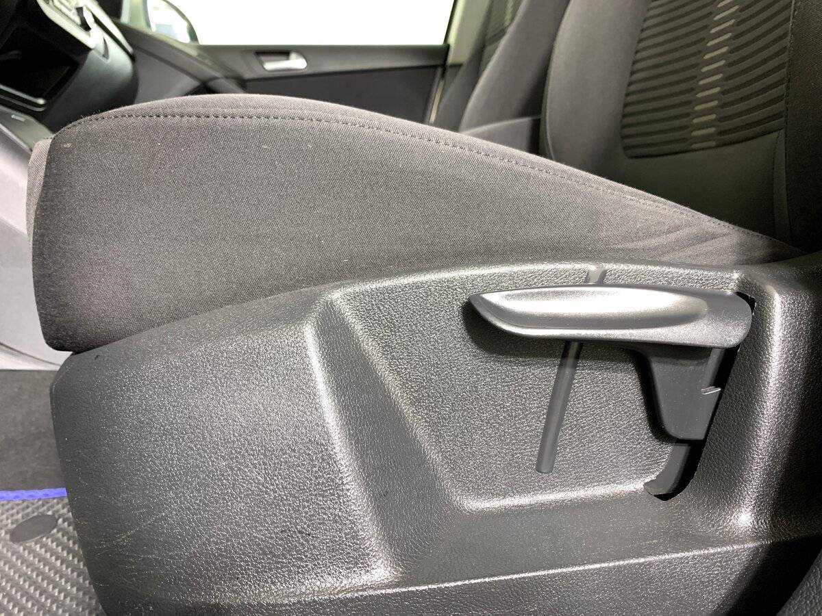 Volkswagen Tiguan, 2011 Фото №16