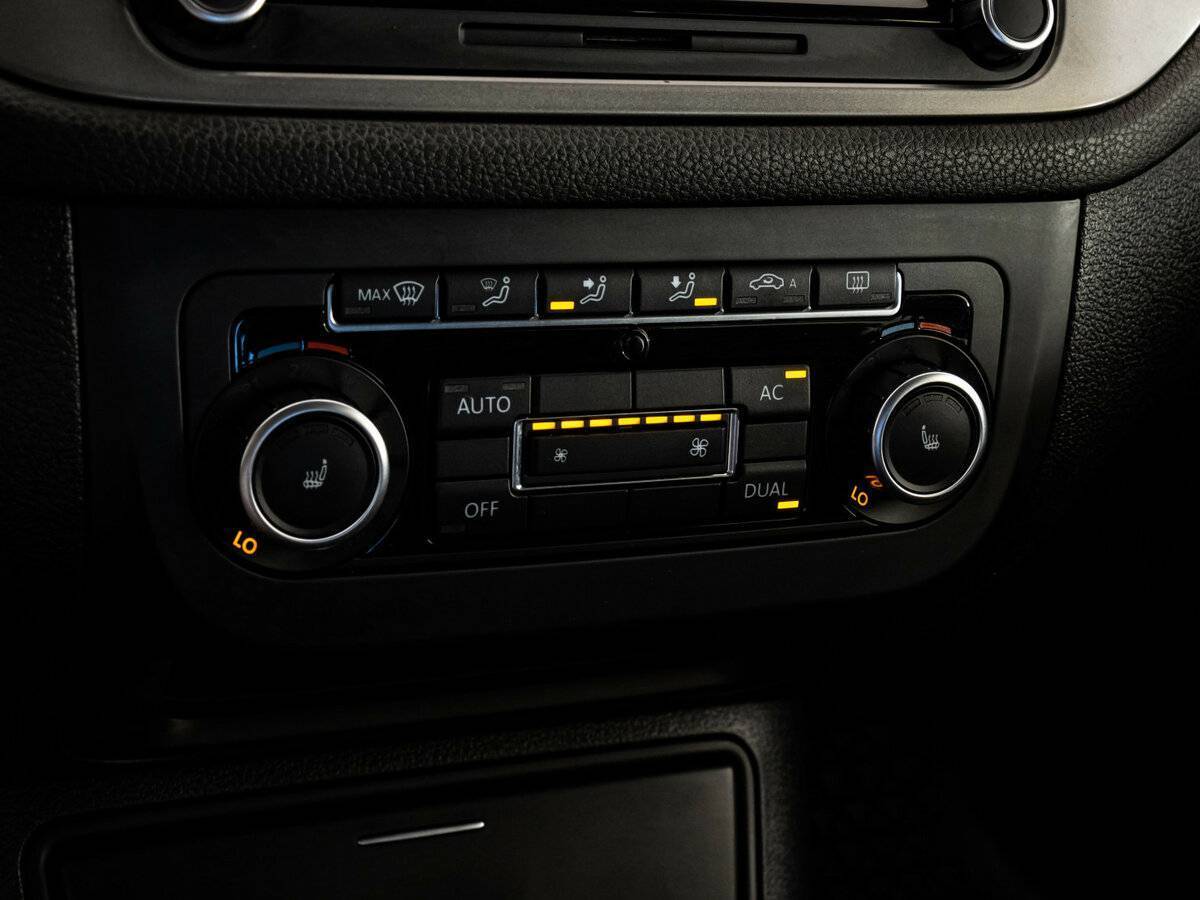 Volkswagen Tiguan, 2010 Фото №15