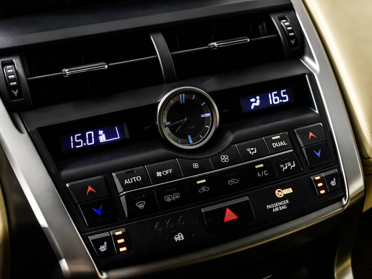 Lexus NX 200t, 2015 Фото №22