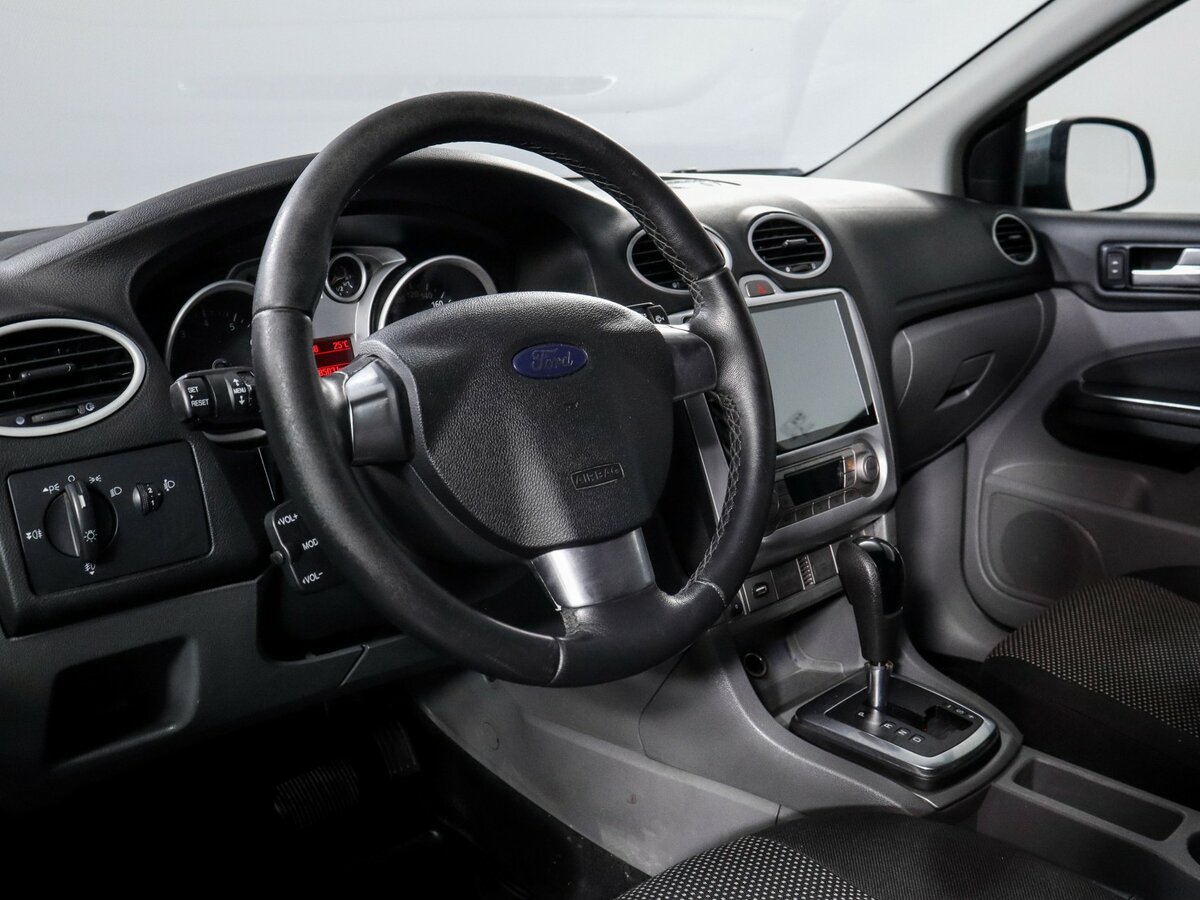 Ford Focus II Рестайлинг, 2010 Фото №11