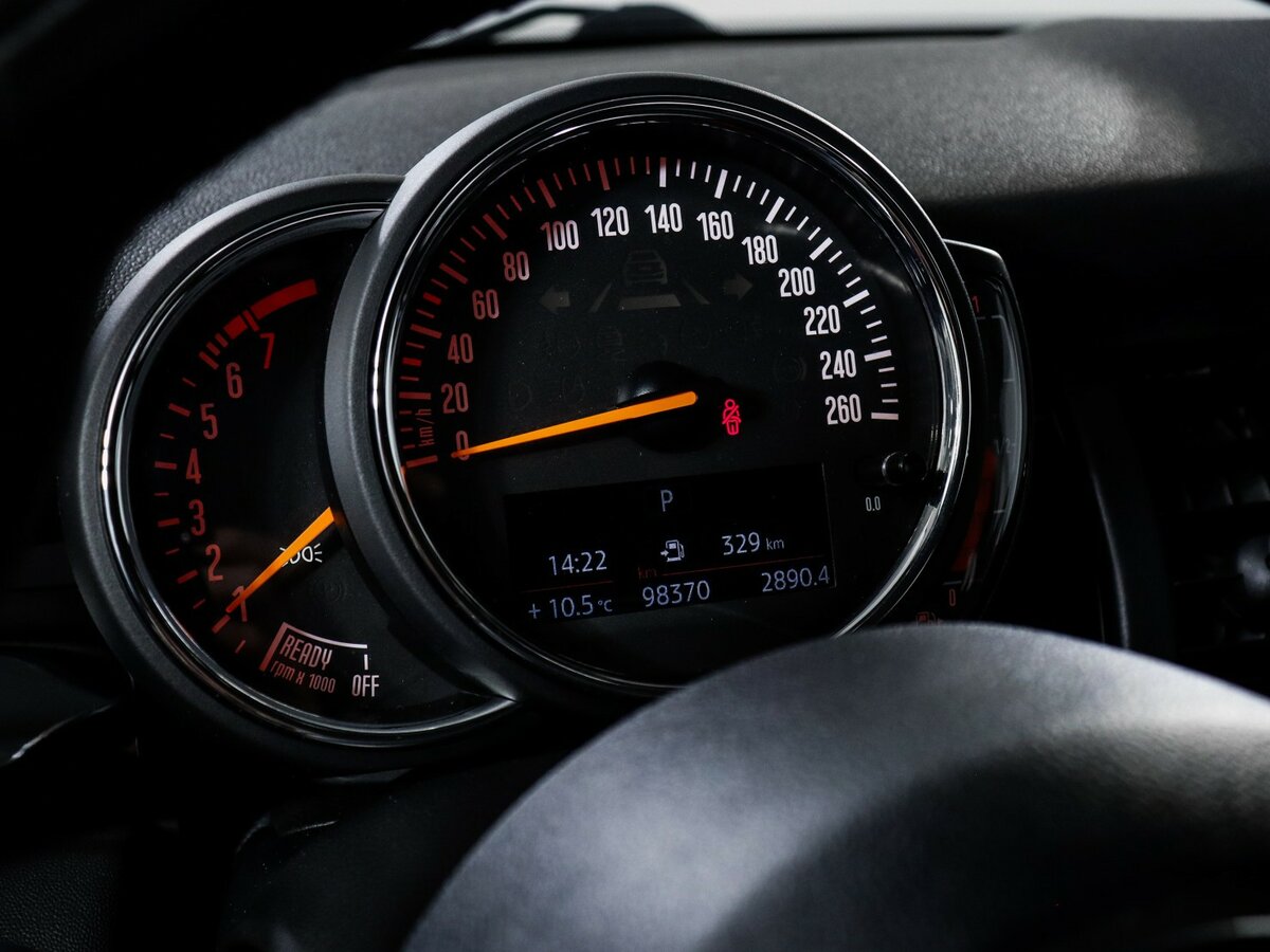 Mini Hatch Cooper III (F55/F56) Рестайлинг, 2018 Фото №9