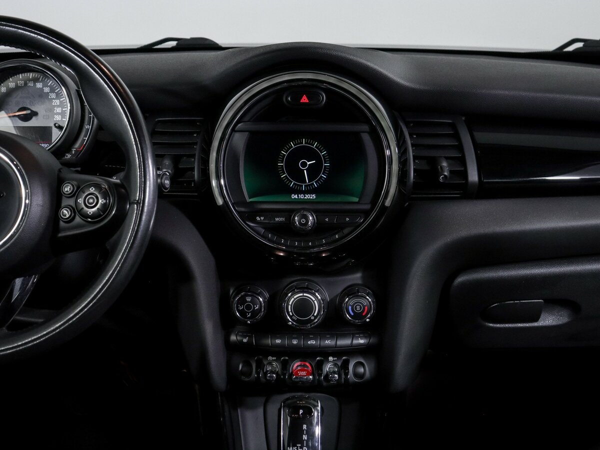 Mini Hatch Cooper III (F55/F56) Рестайлинг, 2018 Фото №11