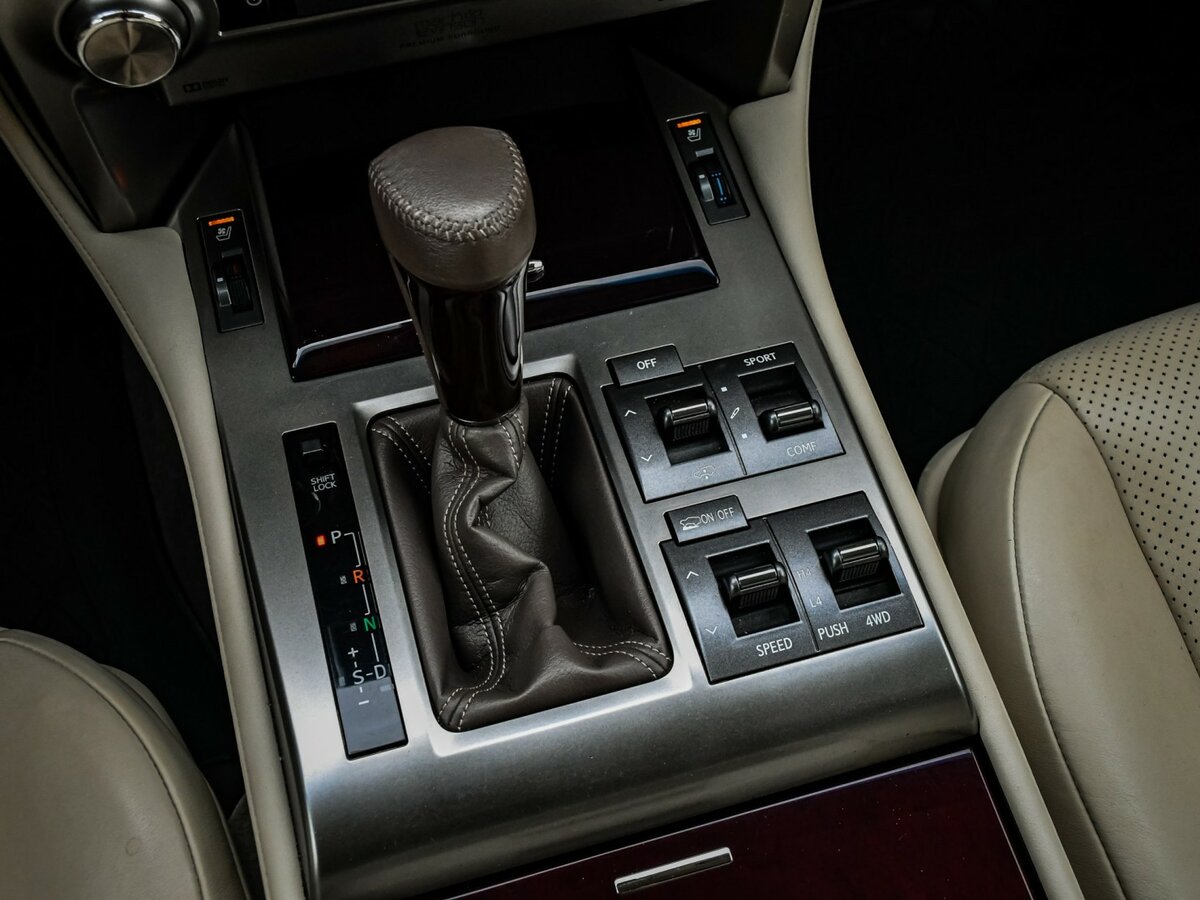 Lexus GX 460 II Рестайлинг, 2018 Фото №16