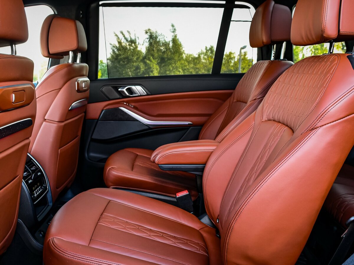 BMW X7 M60i I (G07) Рестайлинг, 2022 Фото №11