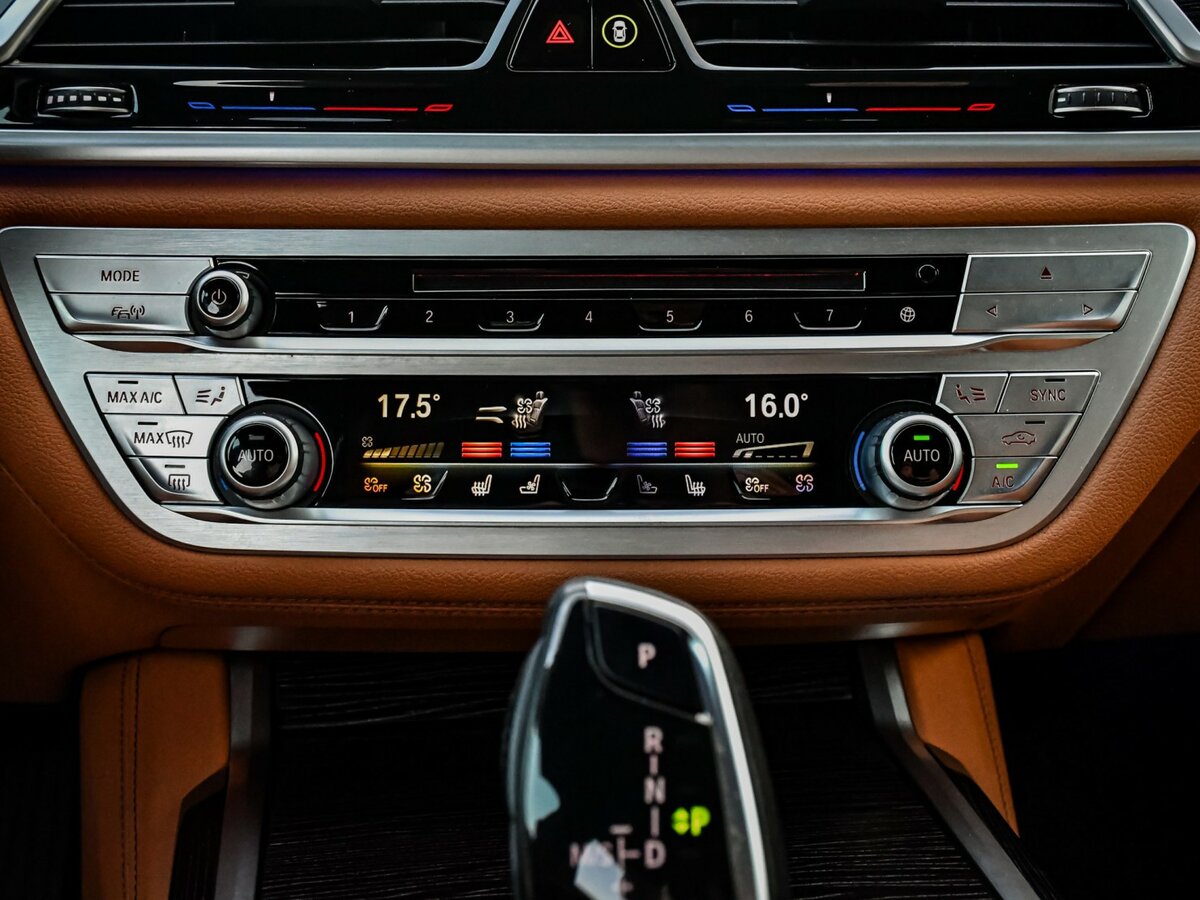 BMW 7 серии 750d xDrive VI (G11/G12) Рестайлинг, 2019 Фото №16