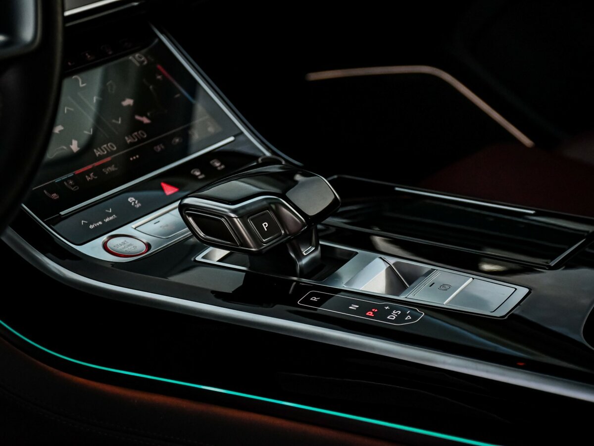 Audi S8 Long IV (D5), 2020 Фото №20