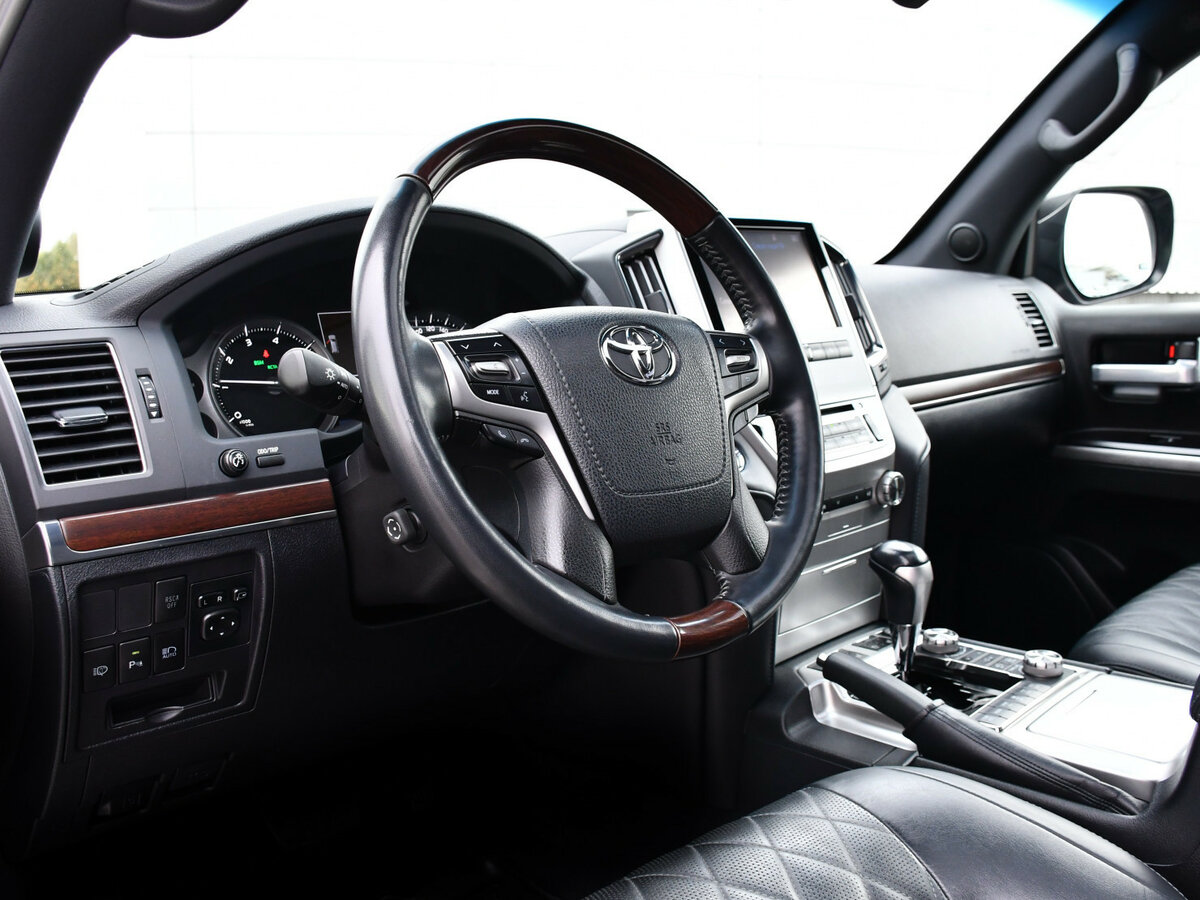 Toyota Land Cruiser 200 Series Рестайлинг 2, 2017 Фото №13