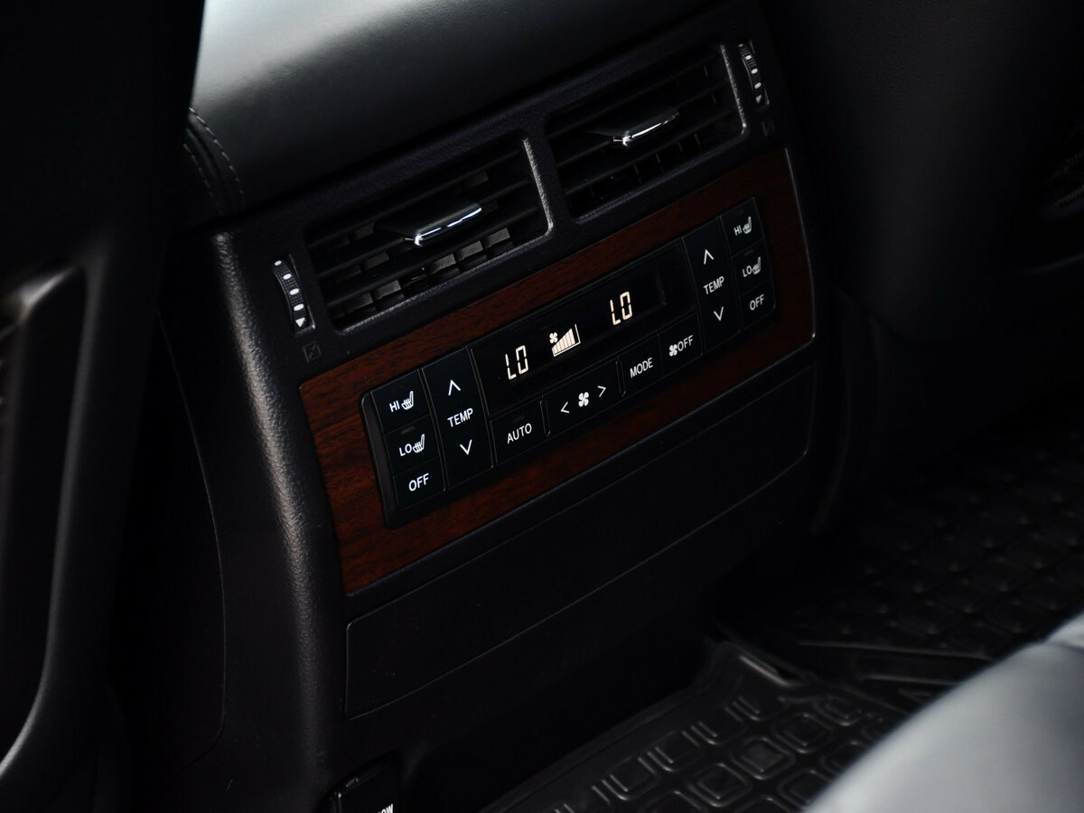 Toyota Land Cruiser 200 Series Рестайлинг 2, 2017 Фото №15