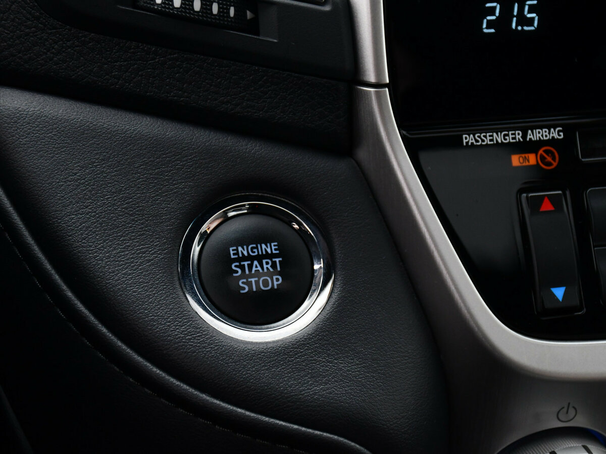 Toyota Land Cruiser 200 Series Рестайлинг 2, 2017 Фото №30