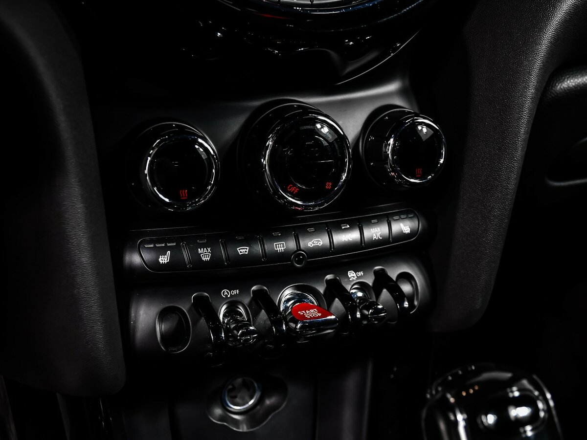 Mini Hatch Cooper III (F55/F56) Рестайлинг, 2019 Фото №11