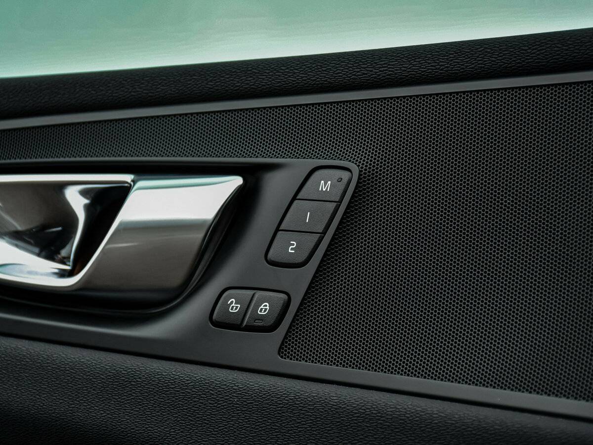 Volvo XC60 II Рестайлинг, 2021 Фото №15