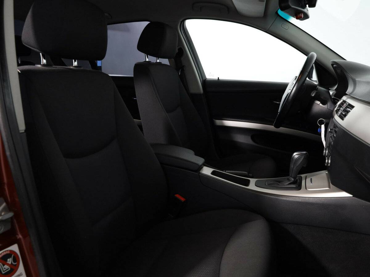 BMW 3 серии 318i V (E90/E91/E92/E93) Рестайлинг, 2011 Фото №9