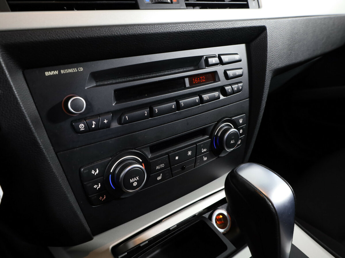 BMW 3 серии 318i V (E90/E91/E92/E93) Рестайлинг, 2011 Фото №13