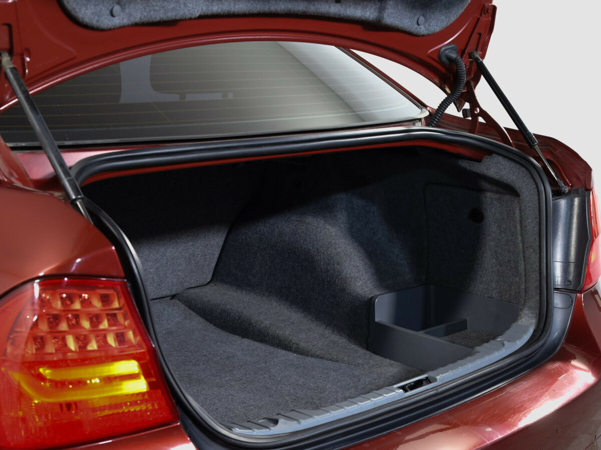 BMW 3 серии 318i V (E90/E91/E92/E93) Рестайлинг, 2011 Фото №16