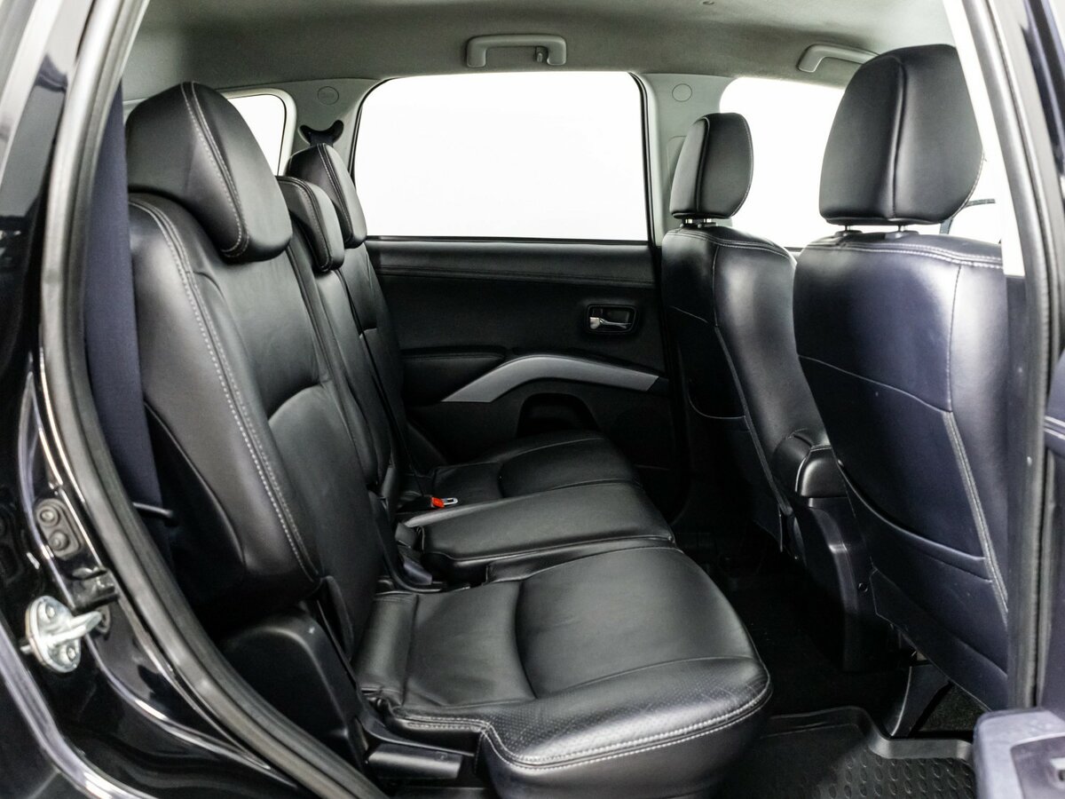 Mitsubishi Outlander II Рестайлинг, 2010 Фото №13