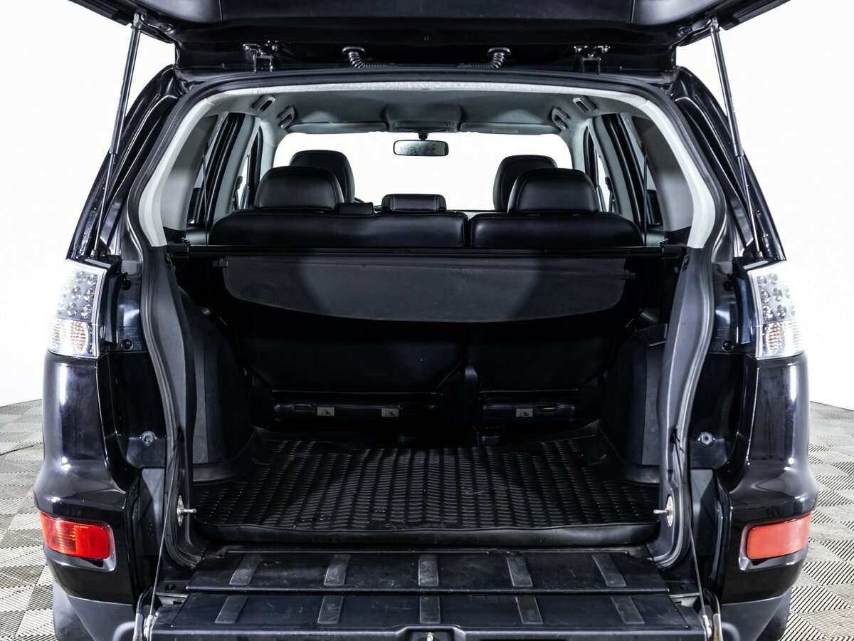 Mitsubishi Outlander II Рестайлинг, 2010 Фото №14