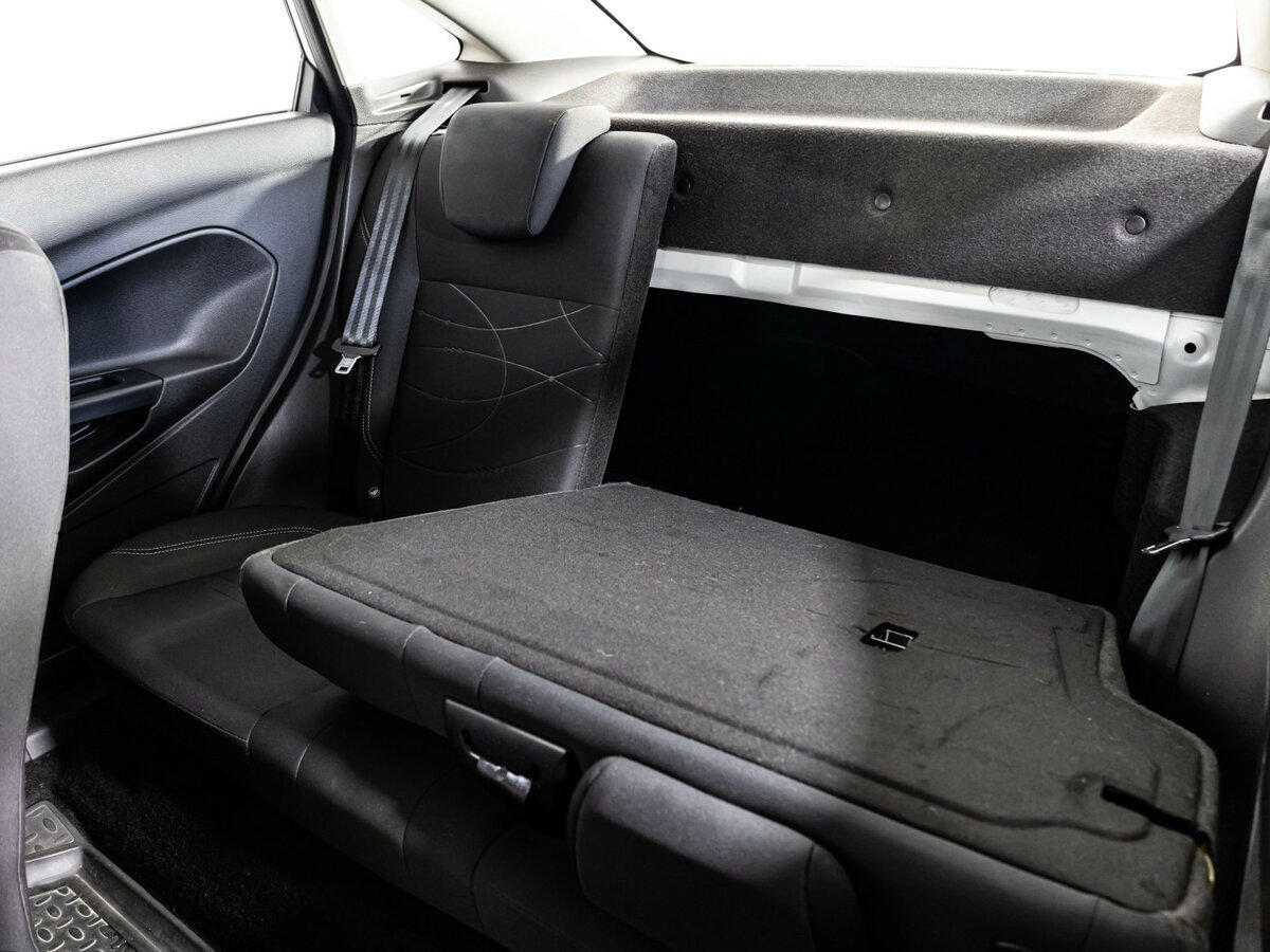 Ford Fiesta Mk6 Рестайлинг, 2016 Фото №14