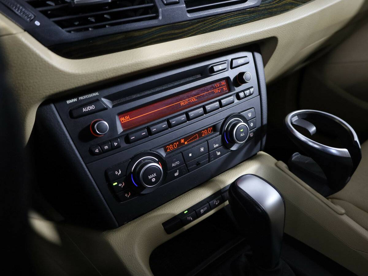 BMW X1 20d I (E84), 2011 Фото №18