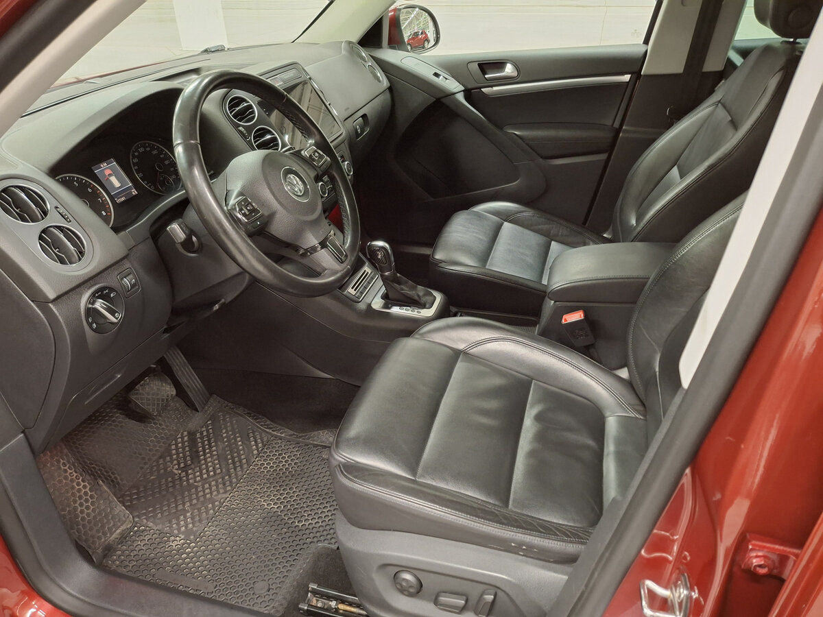 Volkswagen Tiguan I Рестайлинг, 2011 Фото №16