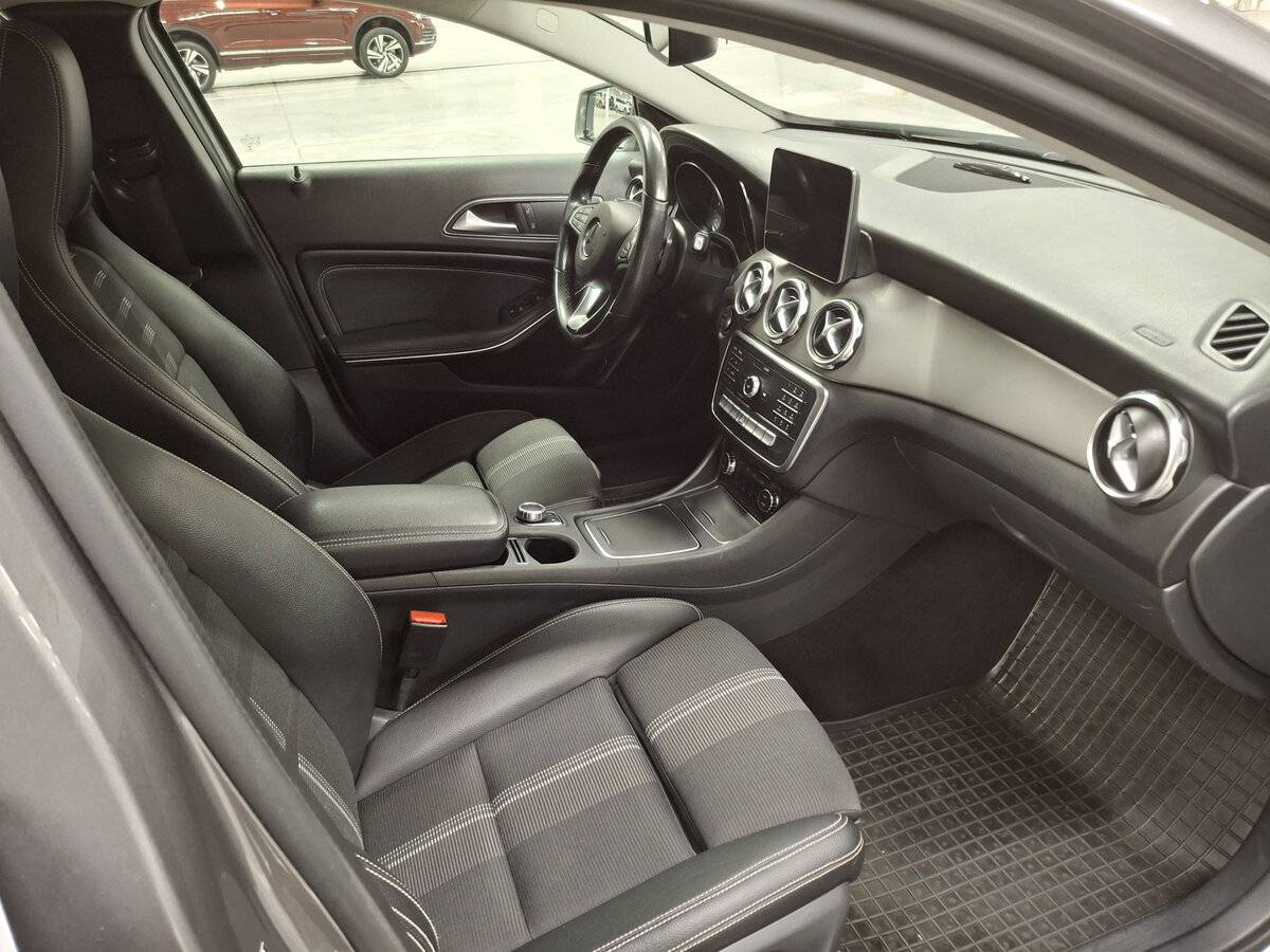 Mercedes-Benz GLA 200 I (X156) Рестайлинг, 2018 Фото №11