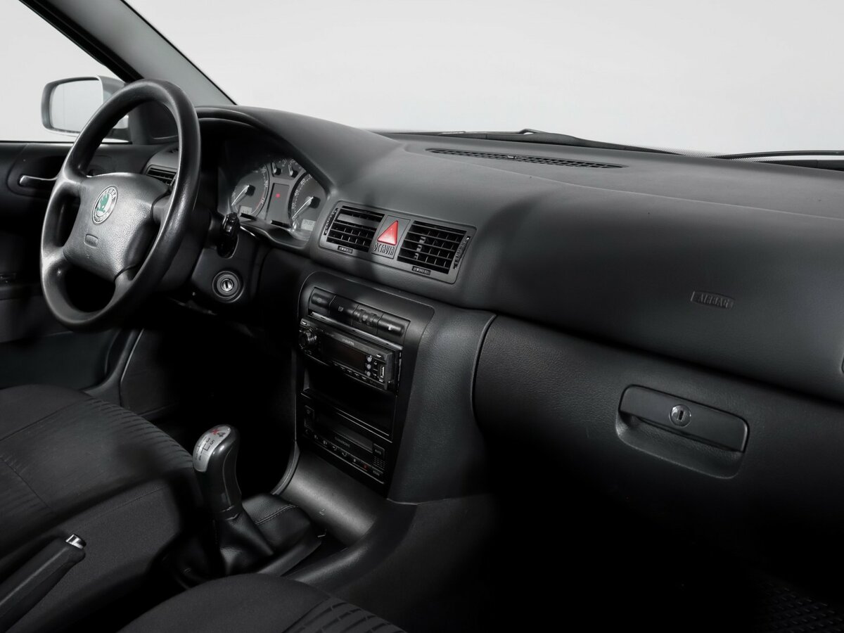 Skoda Octavia I (A4) Рестайлинг, 2002 Фото №9