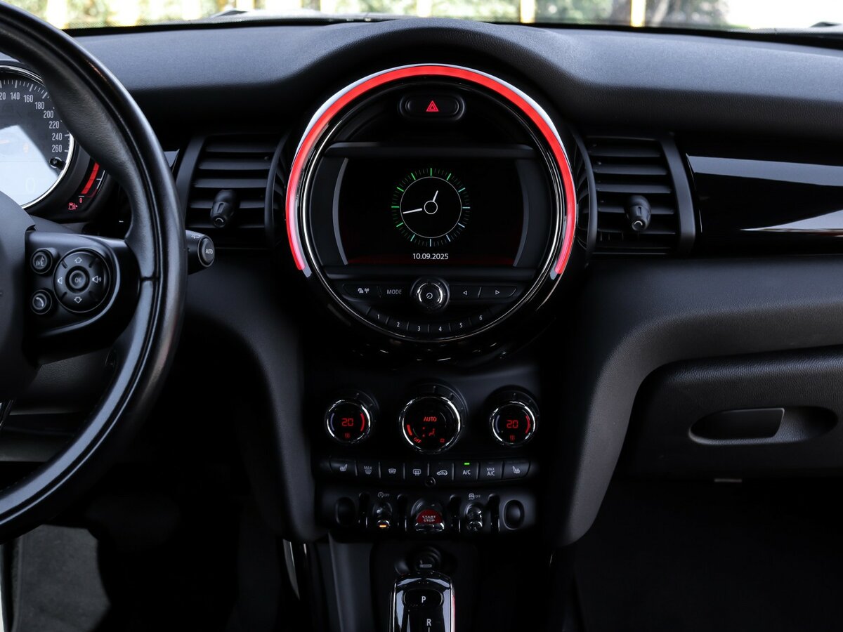 Mini Hatch Cooper III (F55/F56) Рестайлинг, 2021 Фото №11