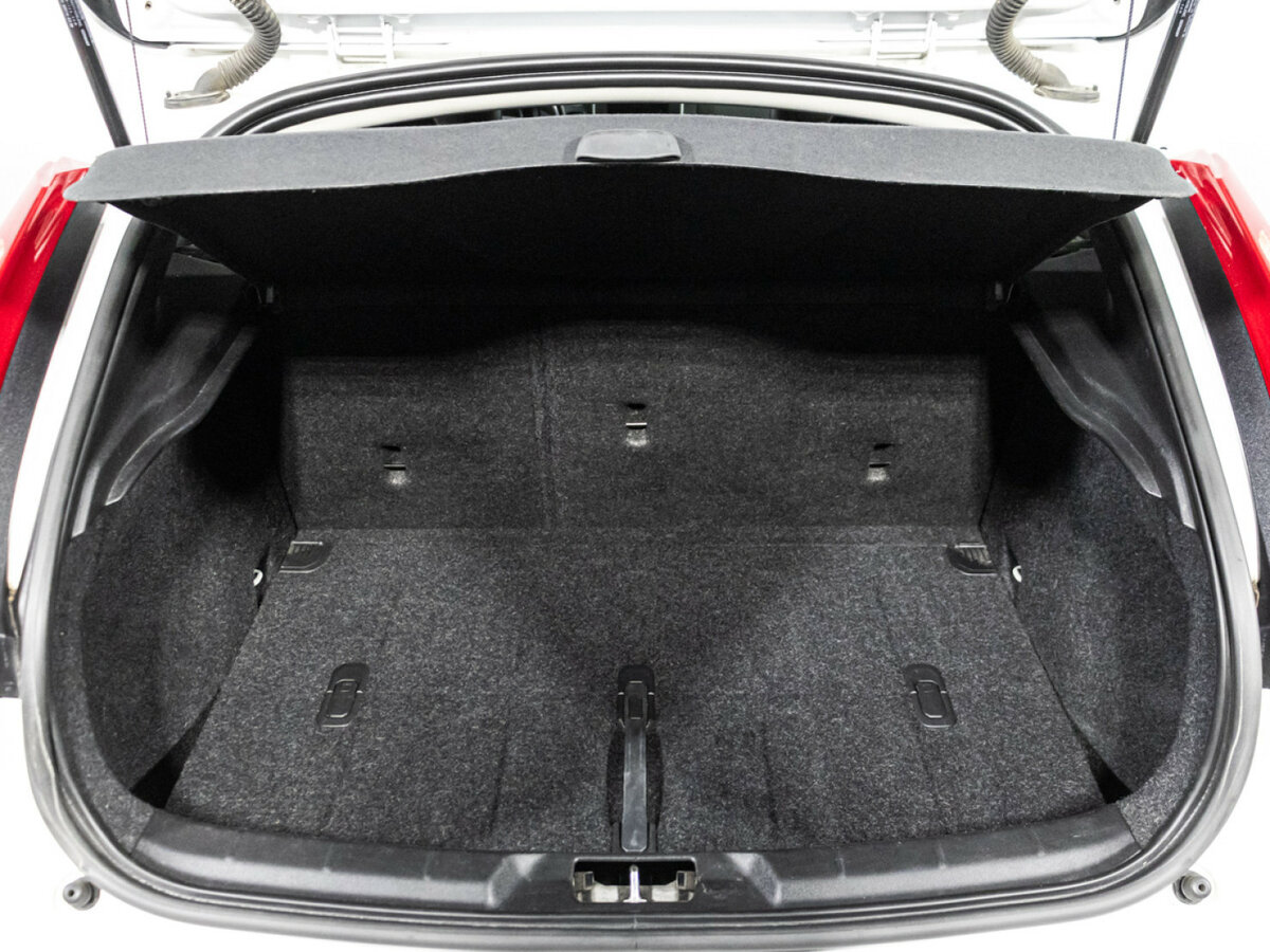 Volvo V40 Cross Country I, 2015 Фото №17