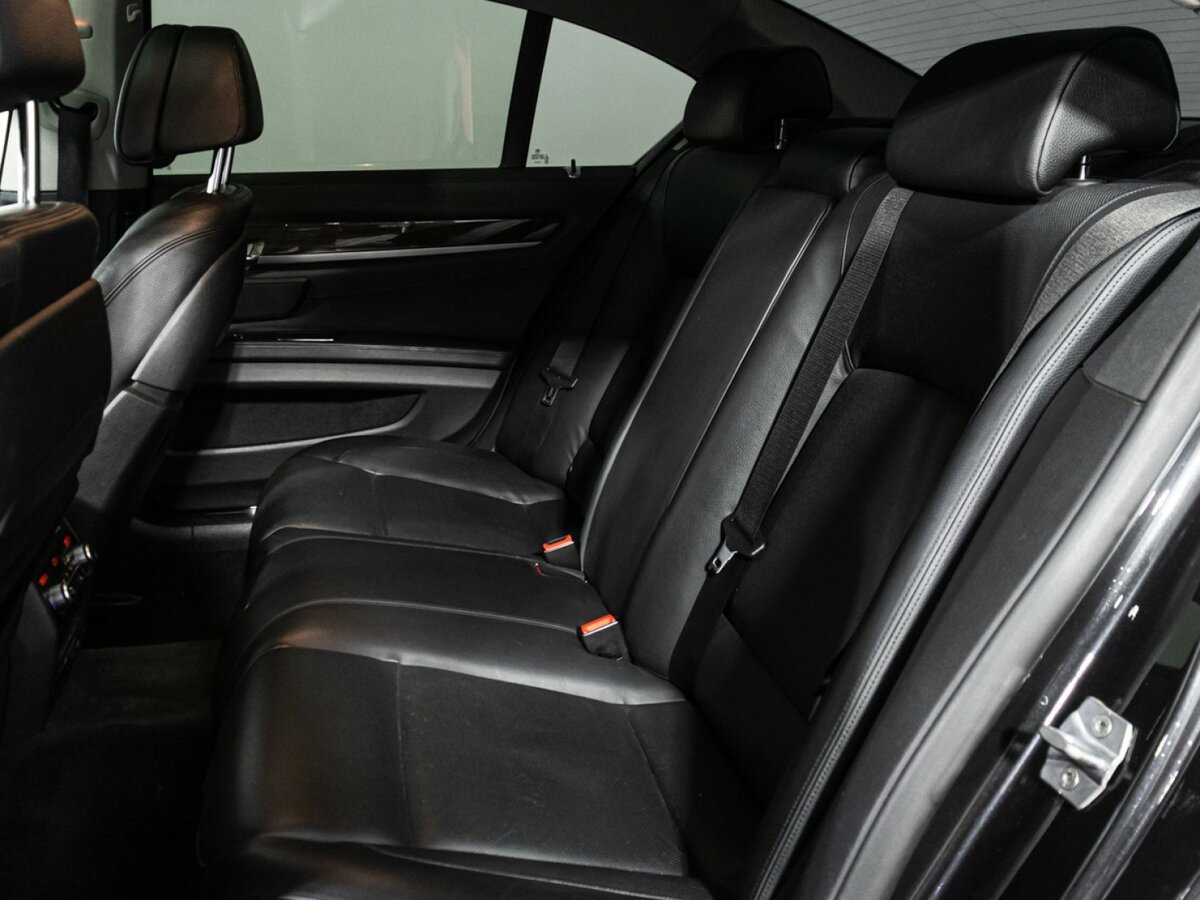 BMW 7 серии 740d xDrive V (F01/F02/F04) Рестайлинг, 2013 Фото №10